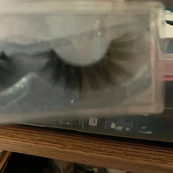 False Eyelashes - Picture 6 of 6